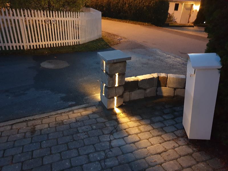 Inngangsparti og lav mur